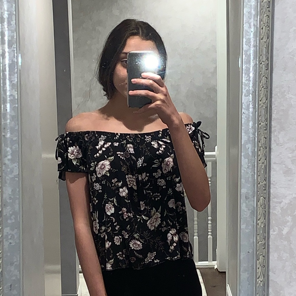 Cute Off the shoulder Floral Shirt
